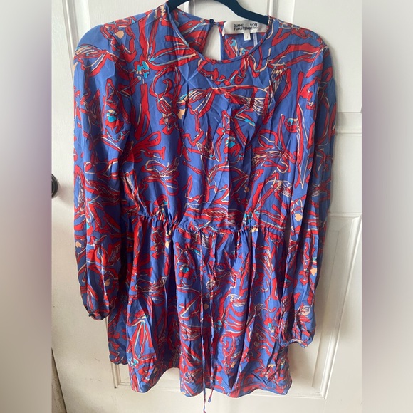 DVF Elsden Silk Dress. Beautifull silk mid-length silk dress w/pockets. - Picture 10 of 11